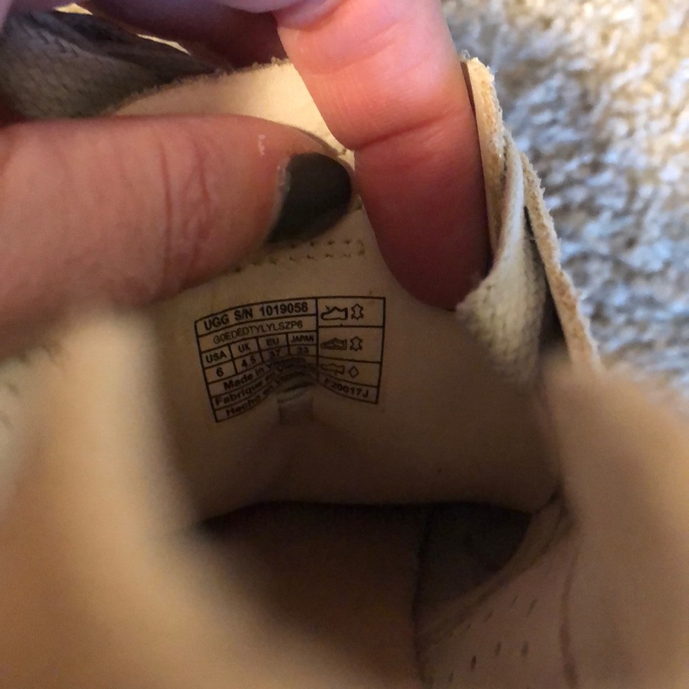 Ugg Women’s Tye Stardust Gold Sneaker 8.5 - Picture 5 of 7